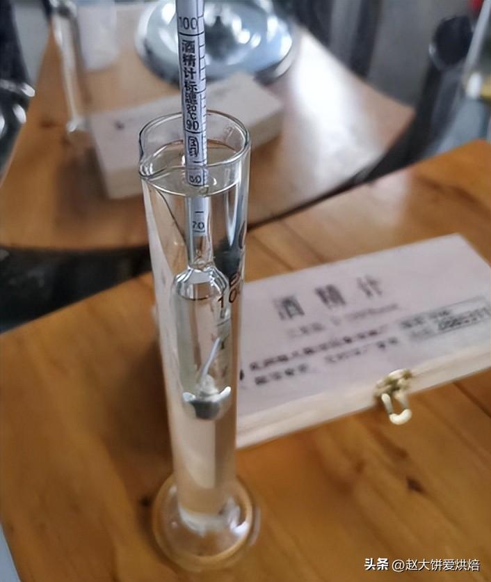 一斤白酒是多少毫升（瓶身标的500ml没有一斤重）