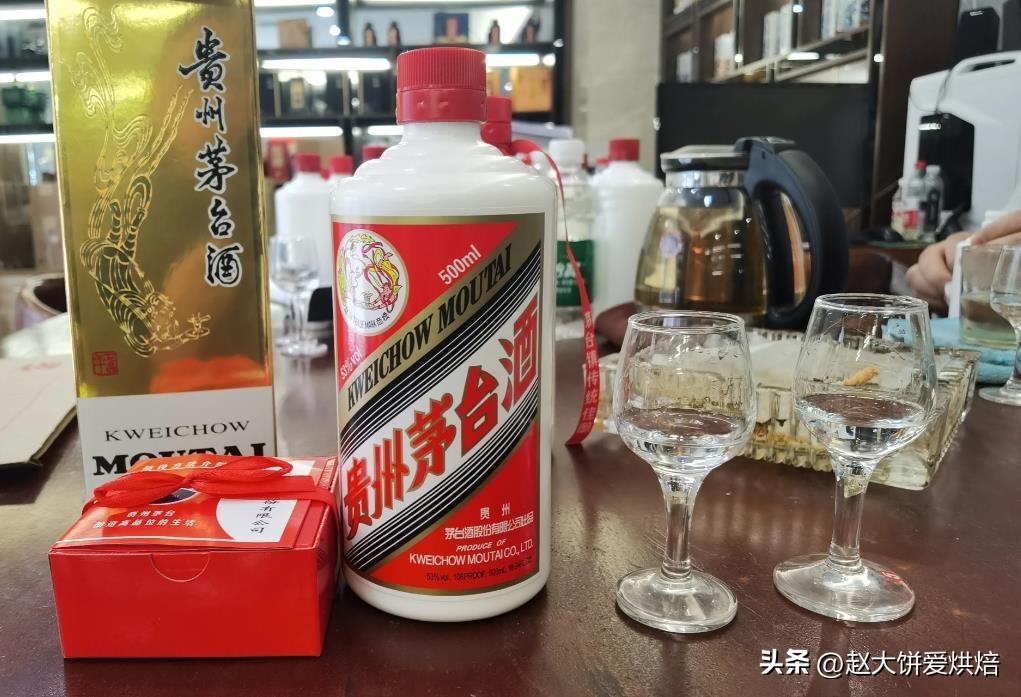 一斤白酒是多少毫升（瓶身标的500ml没有一斤重）