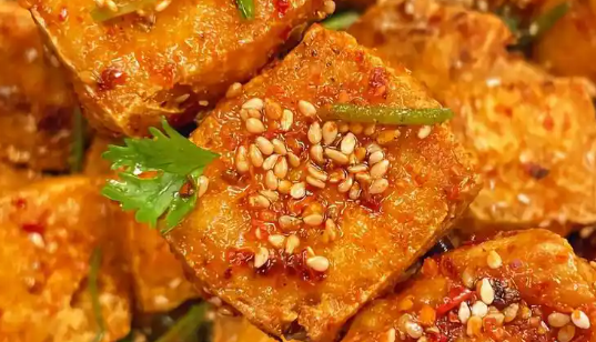 炸豆腐步骤详解，外酥里嫩，可以根据口味搭配不同蘸料