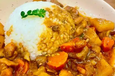 日式咖喱鸡肉饭制作方法，推荐搭配米饭非常开胃