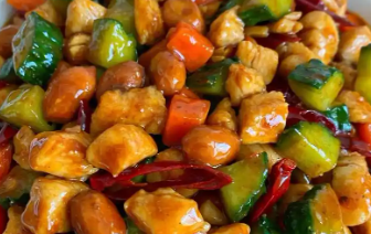家常菜宫保鸡丁制作方法，配菜可加黄瓜丁胡萝卜