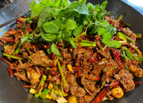 干锅牛肉经典制作方法，推荐搭配米饭