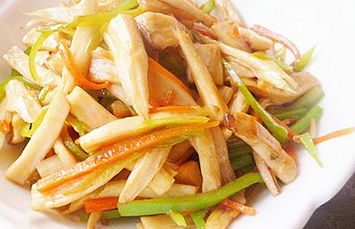 杏鲍菇三丝制作方法，推荐搭配米饭或作为便当菜