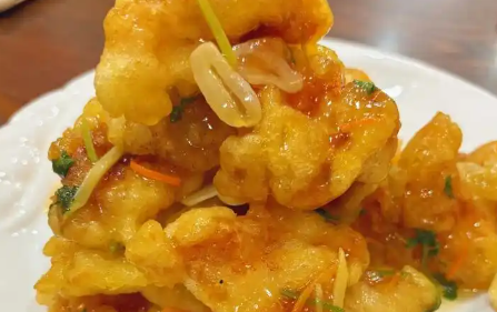 东北锅包肉传统糖醋汁版制作方法，外皮酥脆，肉质嫩而不柴