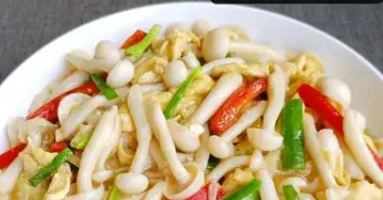 白玉菇炒鸡蛋制作方法，口感鲜嫩，超级下饭