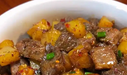 孜然土豆火腿牛肉粒制作方法，下饭下酒都超赞