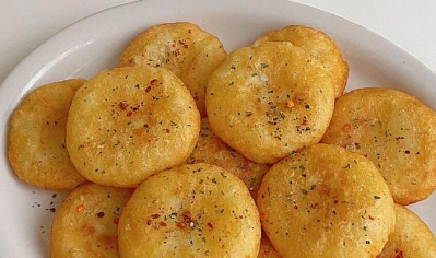 黑椒烤薯饼制作方法，适合作为早餐或小吃