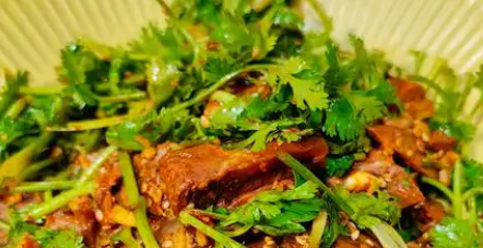 香菜拌牛肉制作方法，适合夏天配粥或下酒
