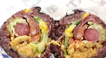 紫米鸡排饭团制作方法，搭配一杯豆浆或味增汤