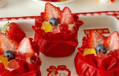 草莓福袋蛋糕材料配方和详细制作方法