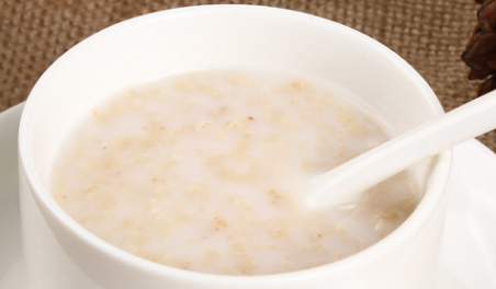 燕麦奶昔制作方法，早餐或运动后喝一杯超满足