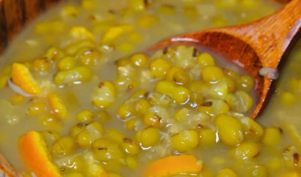 清凉解暑绿豆糖水制作方法，色泽碧绿、豆沙绵密