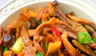 鹿茸菇小炒肉制作方法，配米饭或卷饼都很适合