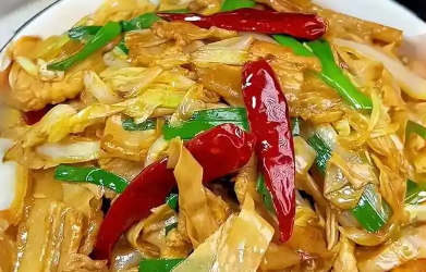 家常菜豆皮炒肉制作方法，配米饭或卷饼都很棒