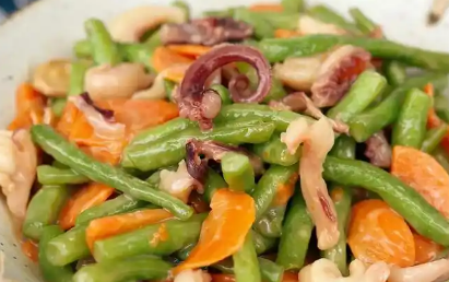 龙须豆炒鲜鱿制作方法，适合搭配米饭或作为下酒菜