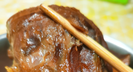 酱卤牛腱子制作方法，肉质紧实有嚼劲，酱香浓郁