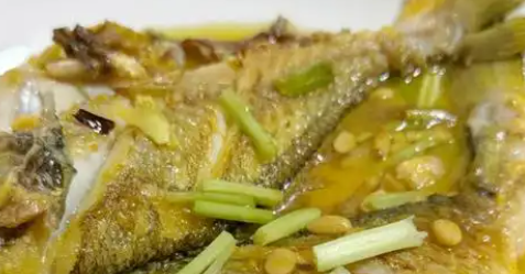 普宁豆酱焖黄花鱼制作方法，搭配米饭或白粥极佳