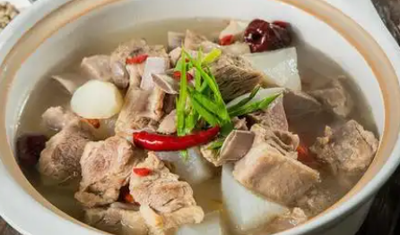 当归焖羊肉制作方法，结合了当归的醇香与羊肉的鲜嫩
