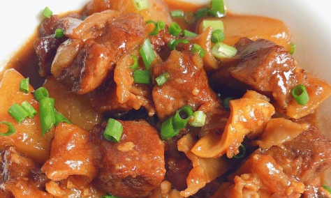 红烧牛腩制作方法，，肉质酥烂入味，汤汁浓郁