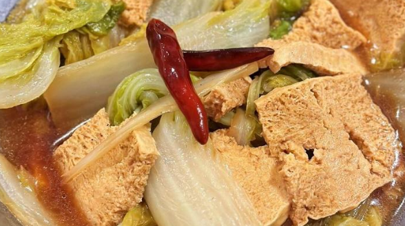 白菜炖冻豆腐制作方法，口感清淡鲜香
