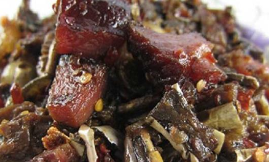 茄子干炒腊肉制作方法，适合搭配米饭或酒类