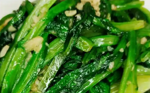 炒油麦菜制作方法，清爽解腻，适合搭配米饭或面食