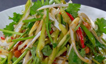 老虎菜制作方法，以清爽辛辣、开胃解腻著称