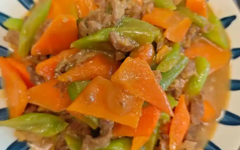 芦笋、胡萝卜炒牛肉丝制作方法，蔬菜清甜，色彩诱人