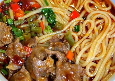 酸汤牛肉粉制作方法，酸汤的醇厚与牛肉的鲜嫩结合