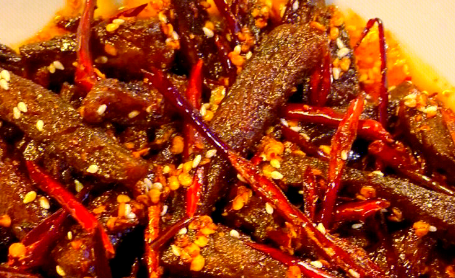 吮指留香冷吃牛肉制作方法，麻辣鲜香，肉质紧实有嚼劲