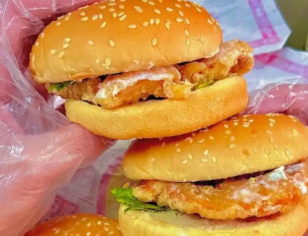 香酥鸡排堡制作方法，口感外酥里嫩，搭配丰富