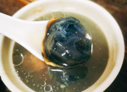 皮蛋肉饼汤制作方法，以鲜香浓郁、口感丰富著称