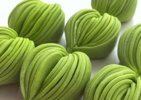 菠菜心形花卷制作方法，松软清香，心形造型充满爱意