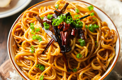 上海葱油拌面料制作方法，以葱香浓郁、酱汁咸鲜回甜为特色