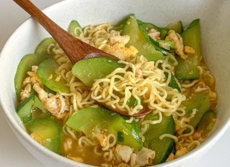 黄瓜味🥒清汤面制作方法，突出黄瓜的清香和汤底的鲜甜